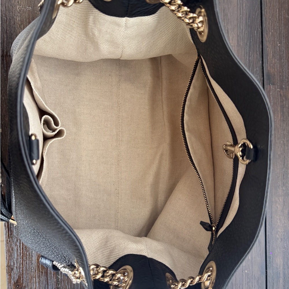 GUCCI Black Leather Soho Chain Tote - Picture 10 of 13